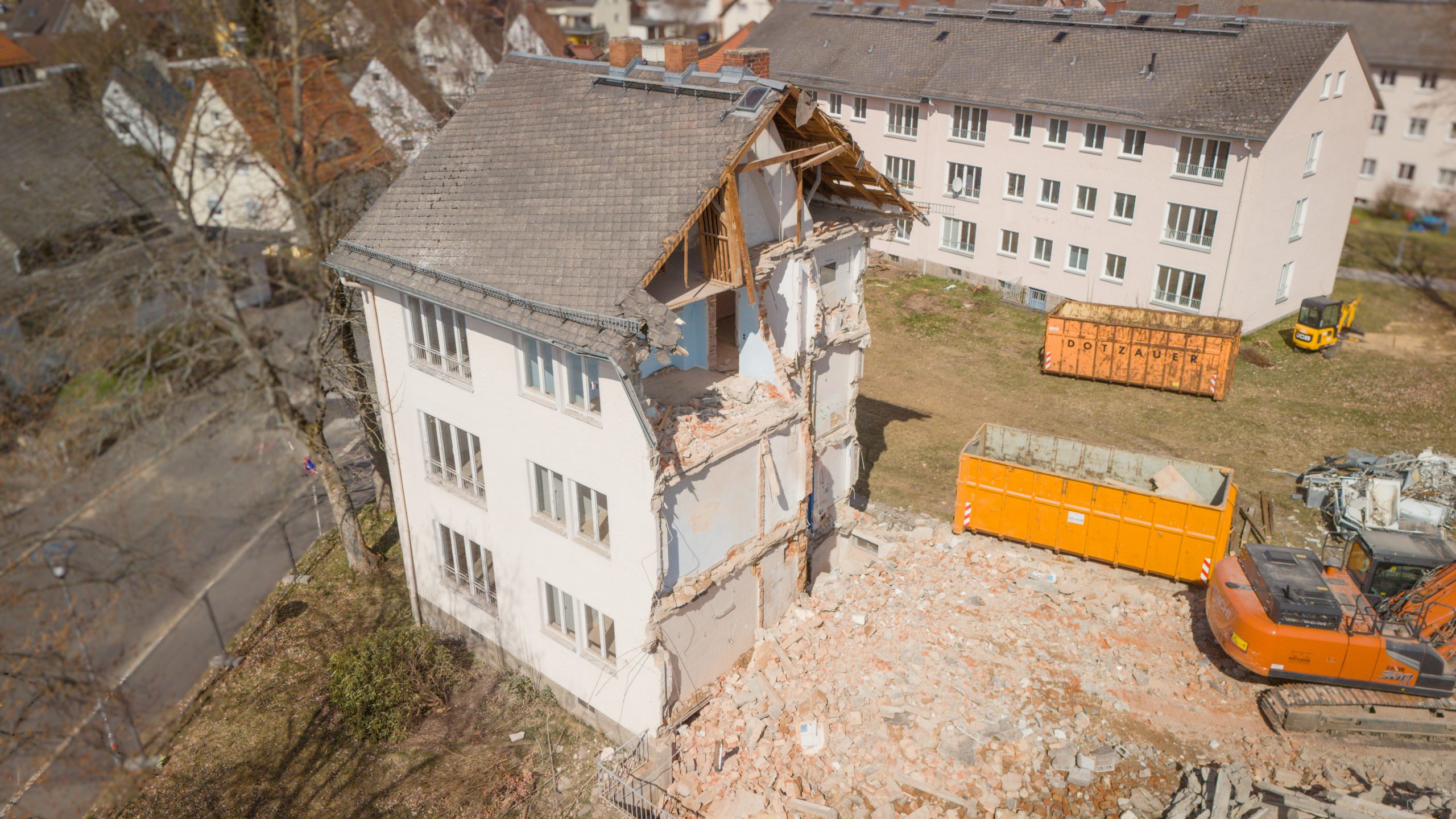 Ein haus in selb bei den Abrissarbeiten Foto gemacht von erger media